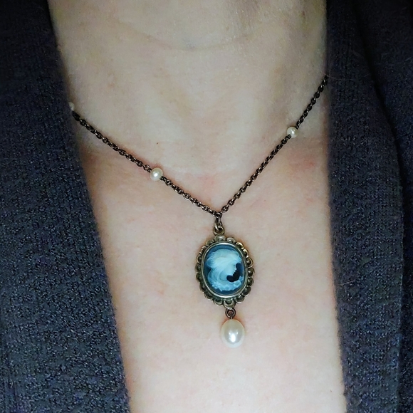 Pandora: Rare, Retired Sterling Silver Cameo, Pearl Necklace - Picture 2 of 7